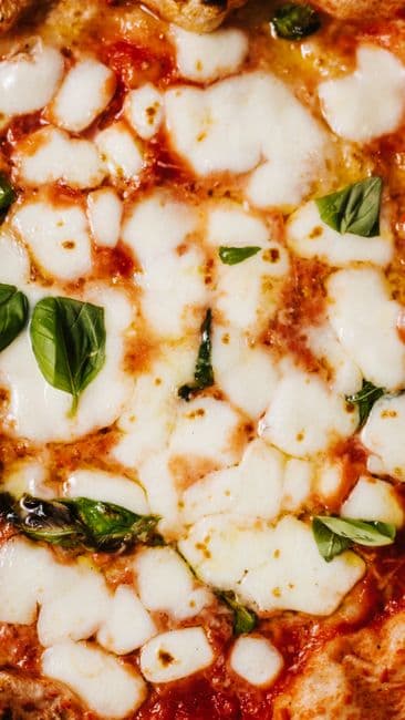 Margherita mit Basilikum